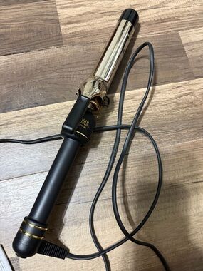 Hot Tools Curling Iron